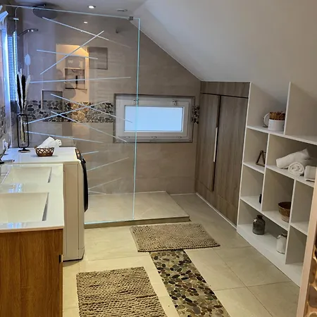 Cleopatre Apartment